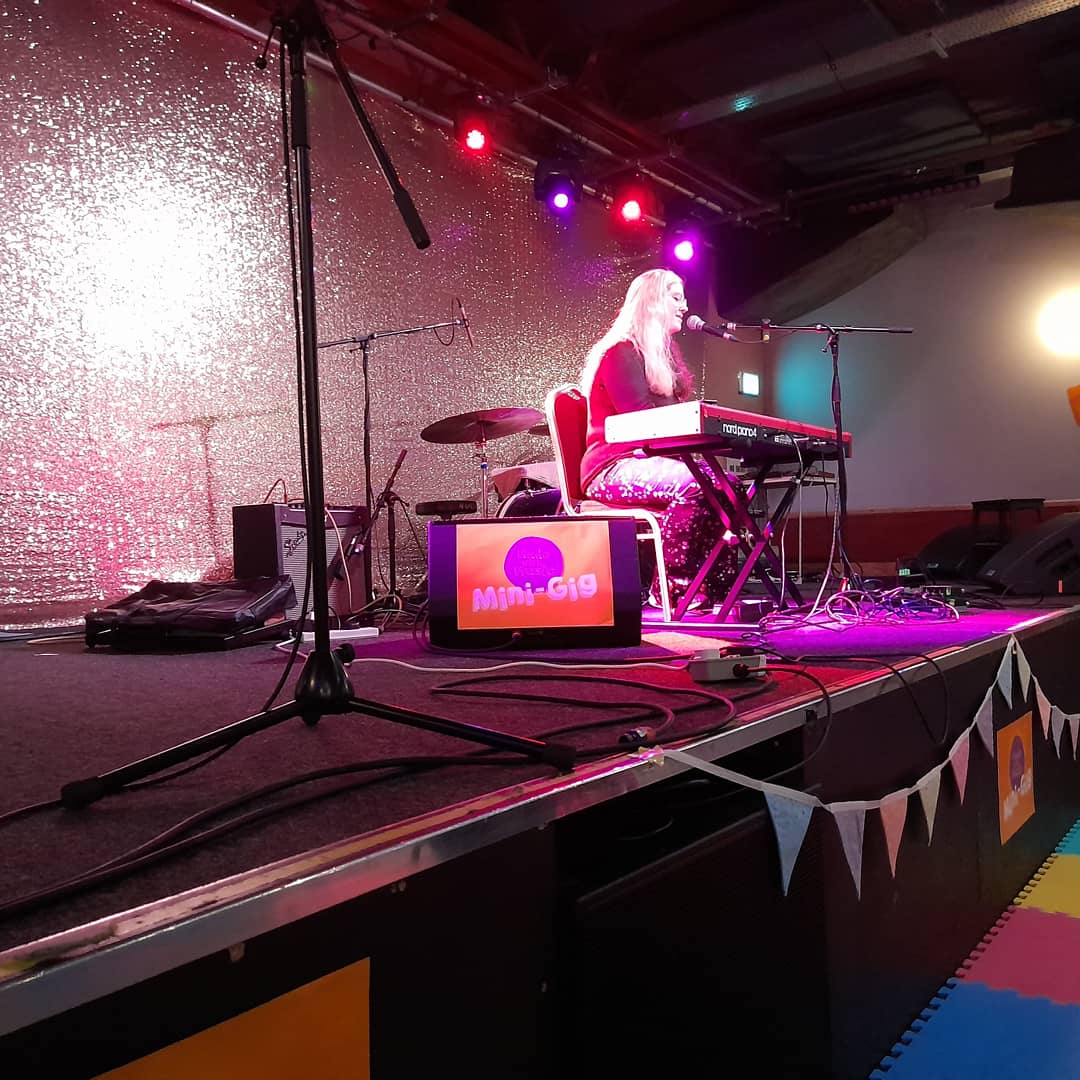 mwmcharity's tweet photo. Another great #minigig @nath_brudenell today. Thanks to the amazing musicians &amp; audience who braved the snow! @luckyirisband @thesoundsoflady @josephine_here thanks to @aceagrams for funding &amp; @edheatonproducer. And to @mobiloouk for being there. We LOVE live music 🙌🍻🎶🎤 https://t.co/RPJe4Dja69