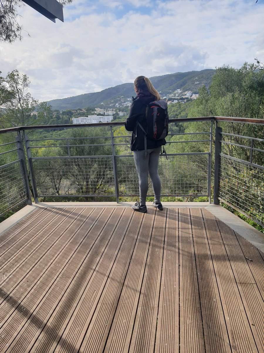 munoznoelia6's tweet photo. Aprovechando que ha parado de llover durante un rato, he ido a hacer la excursión del Castillo de Bellver con mi familia.

#22121_uib @EFsaludable_UIB https://t.co/7zEhuIQdQY