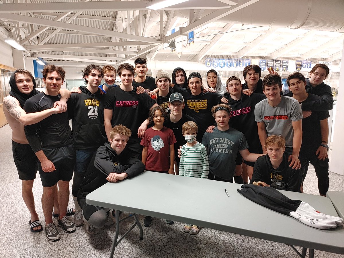 BCHLExpress's tweet photo. Thanks Osric and his friends for spending his birthday at the game on Friday! 🎉
#Express20 | #WeAreAllExpress https://t.co/VpEwj1kl2f