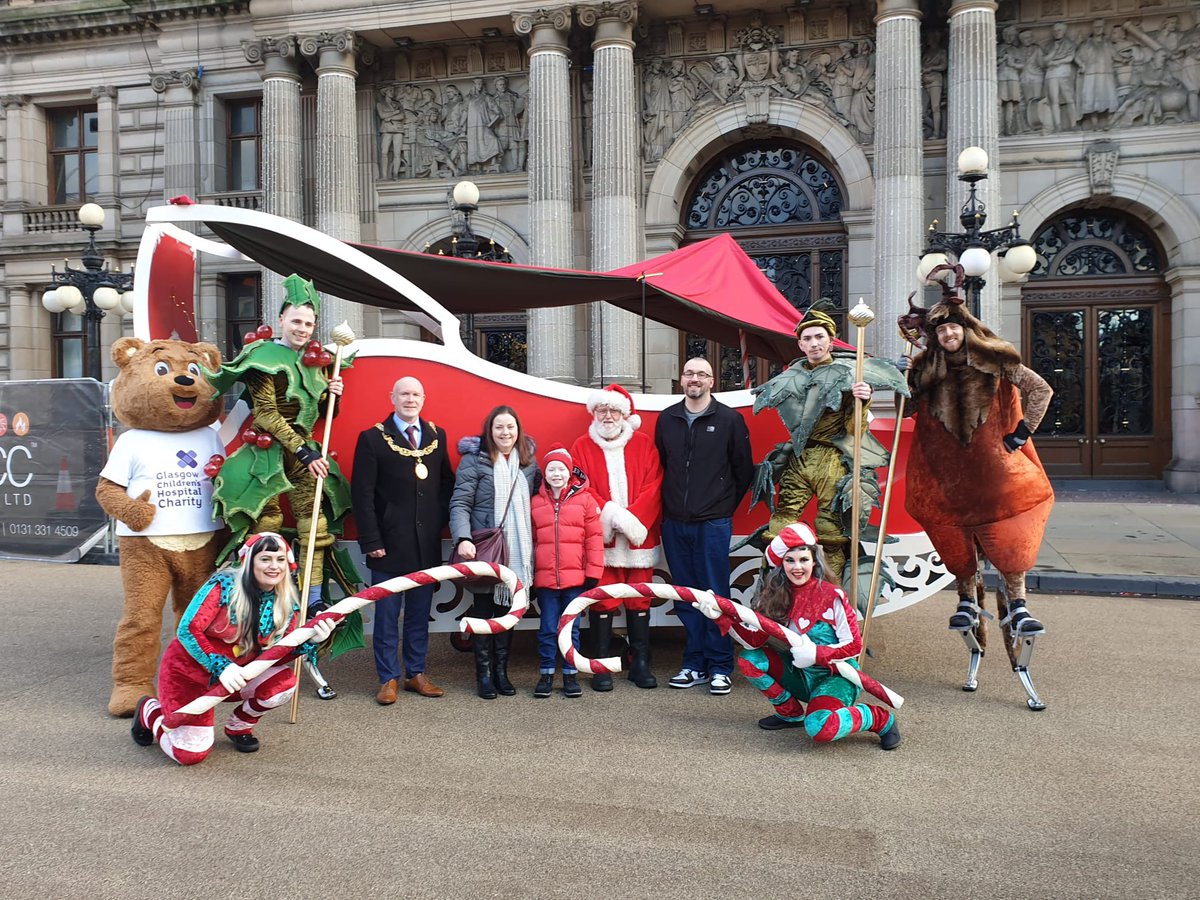 GCH_Charity's tweet photo. Our inspiring young patients and their families had a ball on Santa’s magical sleigh at @GlasgowXmas Style Mile today🎅🎄What a way to get into the festive spirit! #LoveGlasgowThisChristmas 

@LordProvostGCC @GlasgowCC @peoplemakeGLA https://t.co/U0tME45zzd