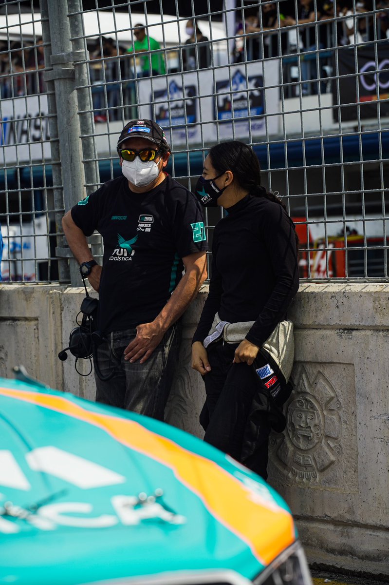 vale_aranda27's tweet photo. Una semana para la final de puebla! 💪🏻 vamos con todo y a cosechar puntos! 🤩
@GrupoTUM1 🙌🏻
#talentotum #grupotum #nascar #truck #27 #valearanda #girlpower #puebla #final https://t.co/GIsX680BIb