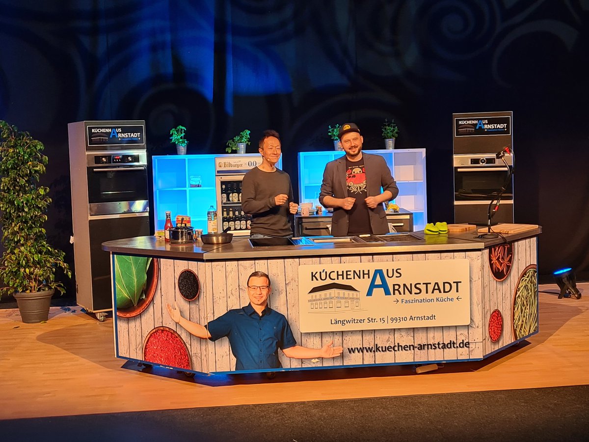 Jetzt wird gekocht mit <a href="/fisHC0p/">fishi</a> und Hiro von "einfach Japanisch" 🌟💕

twitch.tv/insightmag 

@messeerfurt