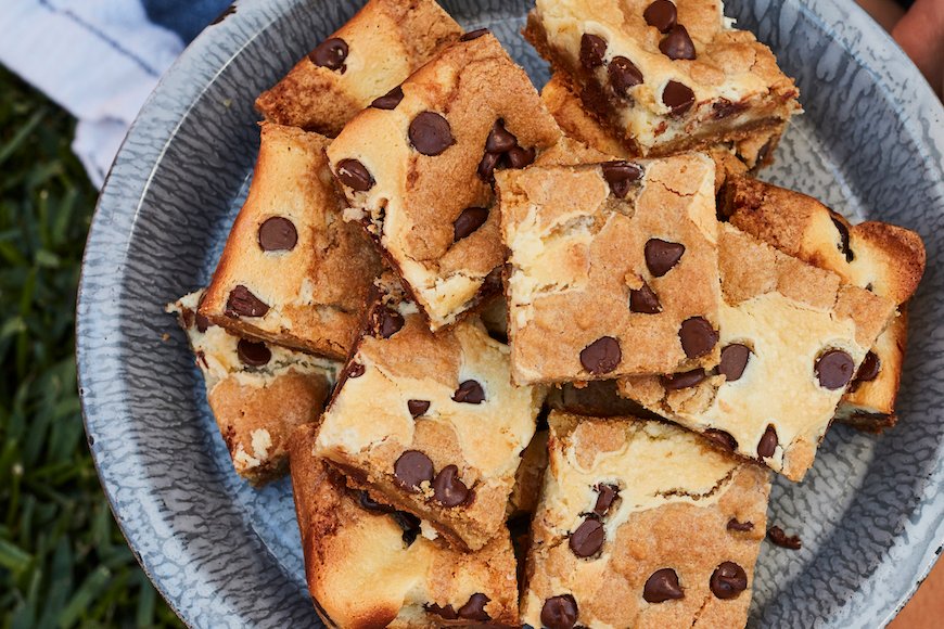 Cheesecake Cookie Bars

 Have you ever made a Cheesecake Cookie Bars? If not, please stop whatever you’re doing, get yourself to the grocery store, and then get down to business. They are the best treats ever. Layers of homemade cookie dough and cheesec recipequicks.com/cheesecake-coo…