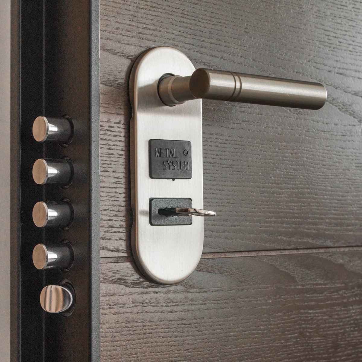 EmerSystem's tweet photo. Do you need enhanced security for your property while you travel? 

From monitoring to surveillance, get all of your solutions in one place and gain some peace of mind when you are away: https://t.co/NqFEfDOMlR 

#GetESI #HomeSecurity https://t.co/PM92tW5CLh