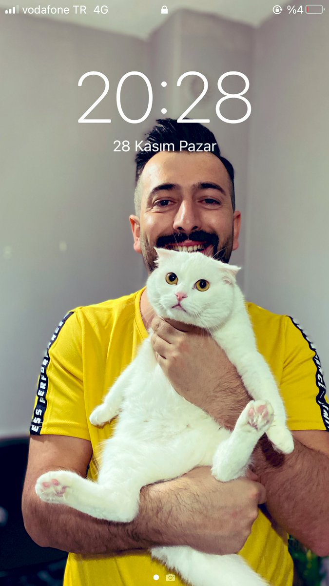 #kediler canları isteyince sizi en çok seven ama canı istemeyince sizden nefret eden canlılardır. 🥰