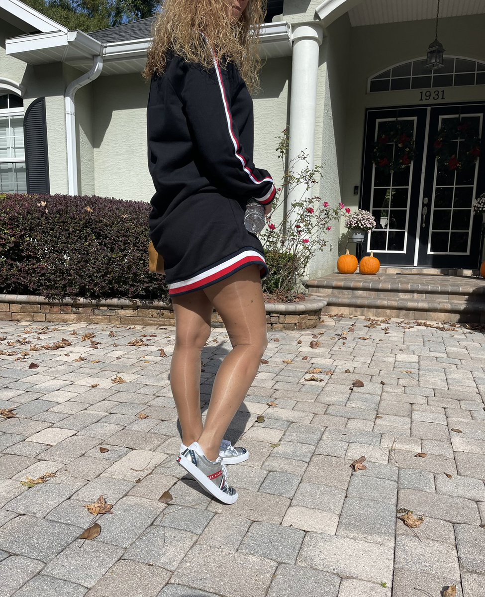 SouthernLegscom's tweet image. Happy Sunday! Another “shiny” day out with Riley!