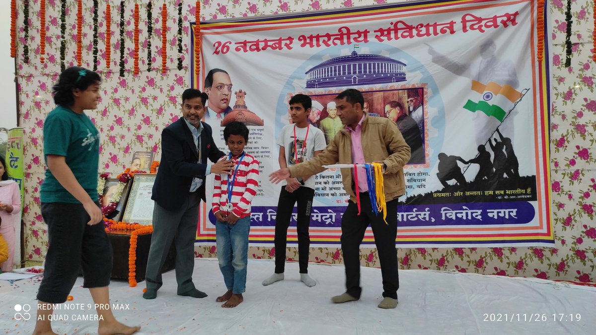pknayakone's tweet photo. @OfficialDMRC  दिल्ली मेट्रो के विनोद नगर स्टाफ क्वार्टर्स में बड़े ही हर्षोल्लास से मनाया गया संविधान दिवस।
इस अवसर पर प्रश्नोत्तरी, चित्रकला,दौड़ प्रतियोगिता आयोजित की गईं और छोटे-छोटे बच्चों ने सांस्कृतिक ( गीत,कविता, संगीत, स्पीच) प्रस्तुति भी दी।
जय संविधान।
@noidametrorail https://t.co/vKGtoV9EHB