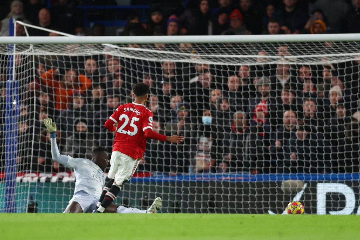 FOXSoccer's tweet photo. JADON SANCHO SCORES HIS FIRST PREMIER LEAGUE GOAL FOR MAN UTD! 🔥💪 https://t.co/IOgpQUvWhz