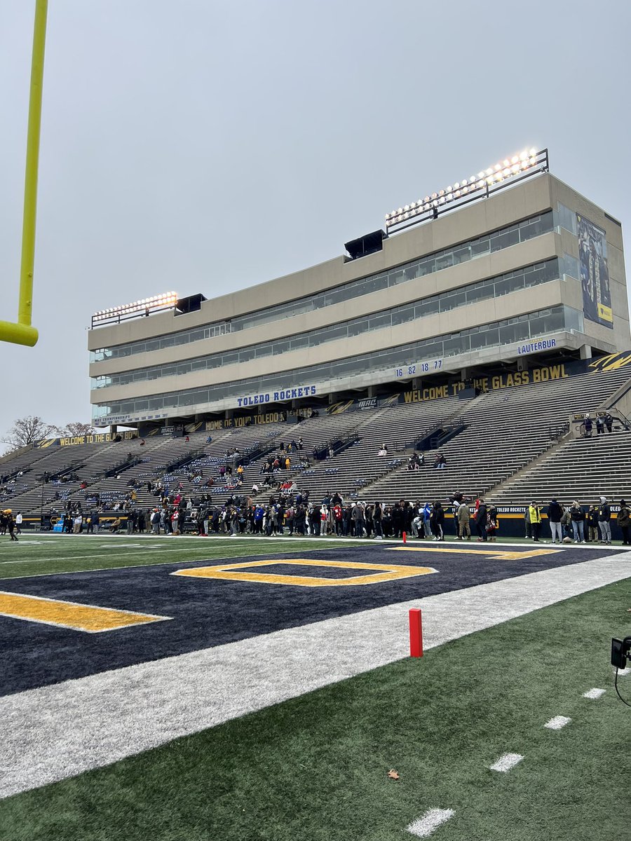 fryMason2's tweet photo. Thank you @ToledoToneFB and @ToledoFB  for the chance to come see a game. I had a great time and enjoyed the experience! #Liftoff https://t.co/Fa6F82ztL4