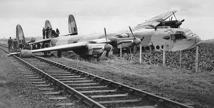 OnDisasters's tweet image. #Thread Big thanks to Trev Clark&apos;s Obscure Aviation History [@clark_aviation] for sharing this one