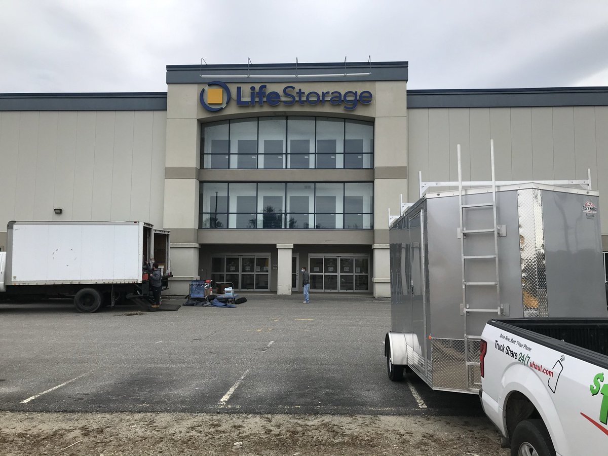 A Friend With A Truck tweet media