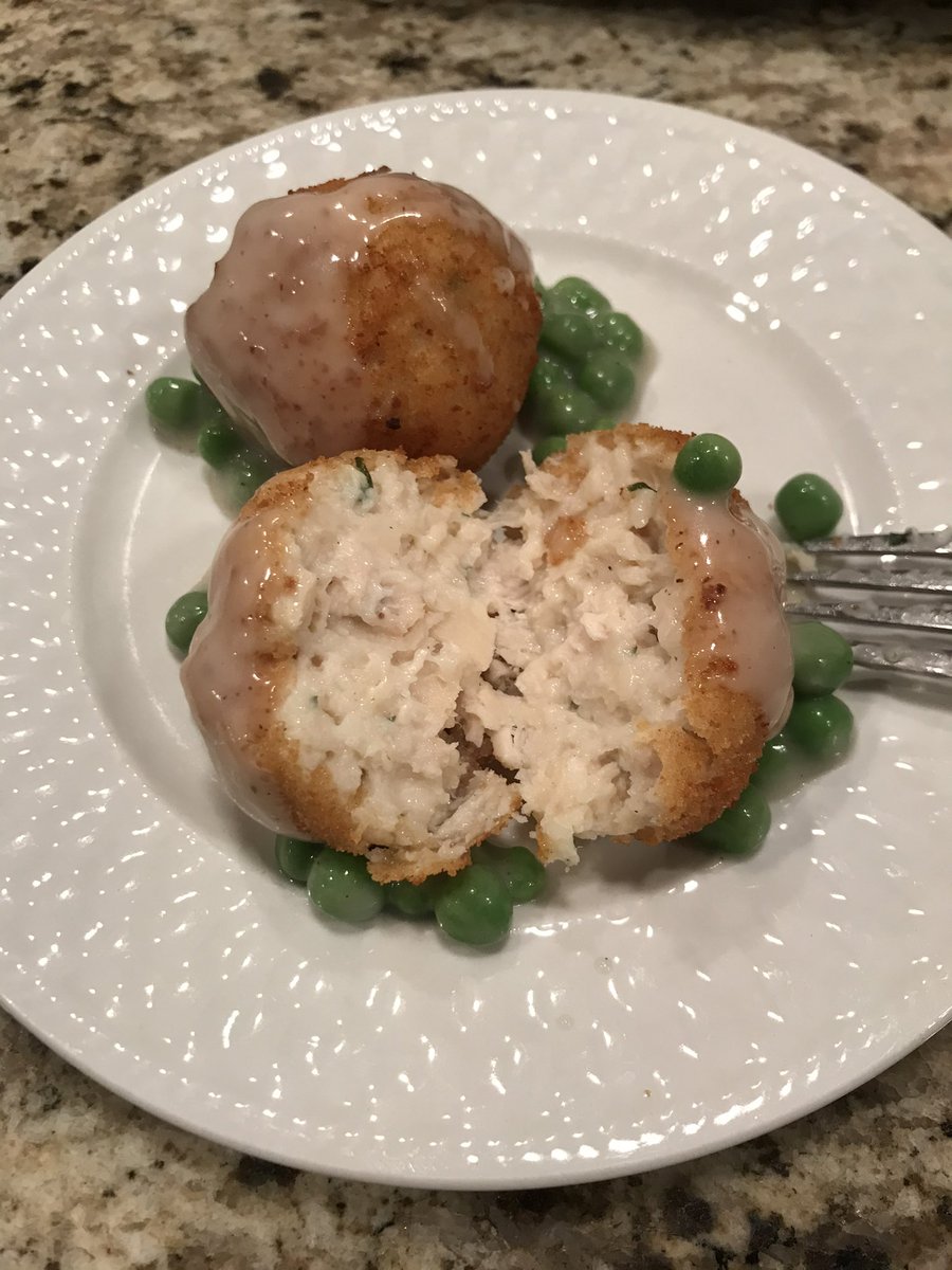 stephwmo's tweet photo. After 2 nights of open faced #turkey sandwiches, it’s time to mix it up with the #Thanksgiving #leftover turkey. Doing as my mom would and making #Croquettes, this #recipe is from her old Betty Crocker #cookbook and in my #Blog. #stephaniessliceoflife #stephandbetty @BettyCrocker https://t.co/tcQ7Qt8mkb