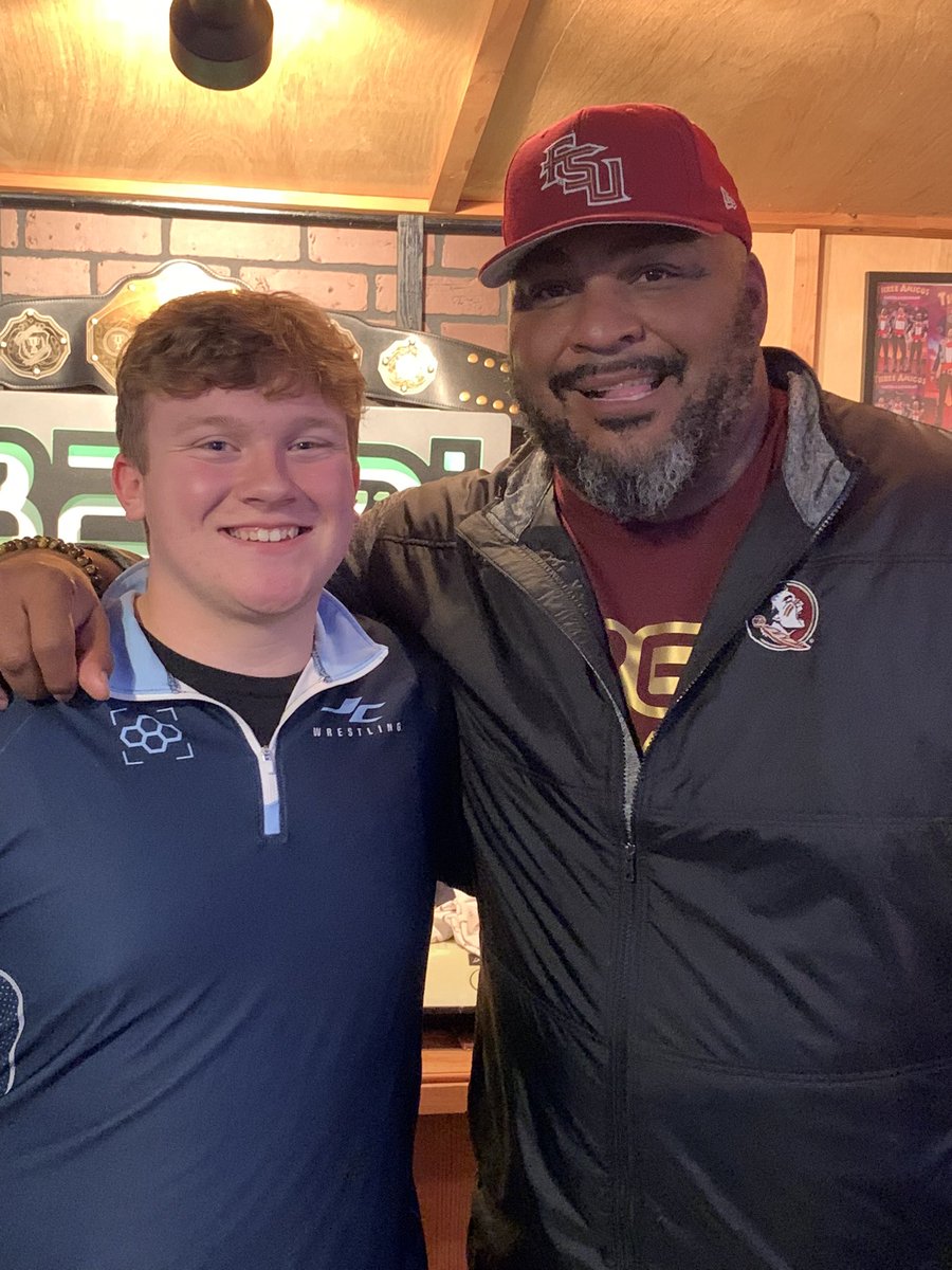 TimColemanTBONE's tweet photo. I was honored to meet @BigWalt71 last night! He is the best left tackle to ever play football! It means a lot to me that he is interested in helping me and supporting me! #B2EDI https://t.co/1bDehZOYnP