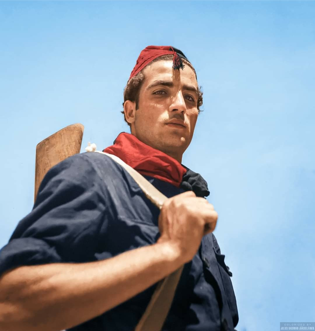 Miliciano anarquista de la CNT durante la guerra. Colorizado.