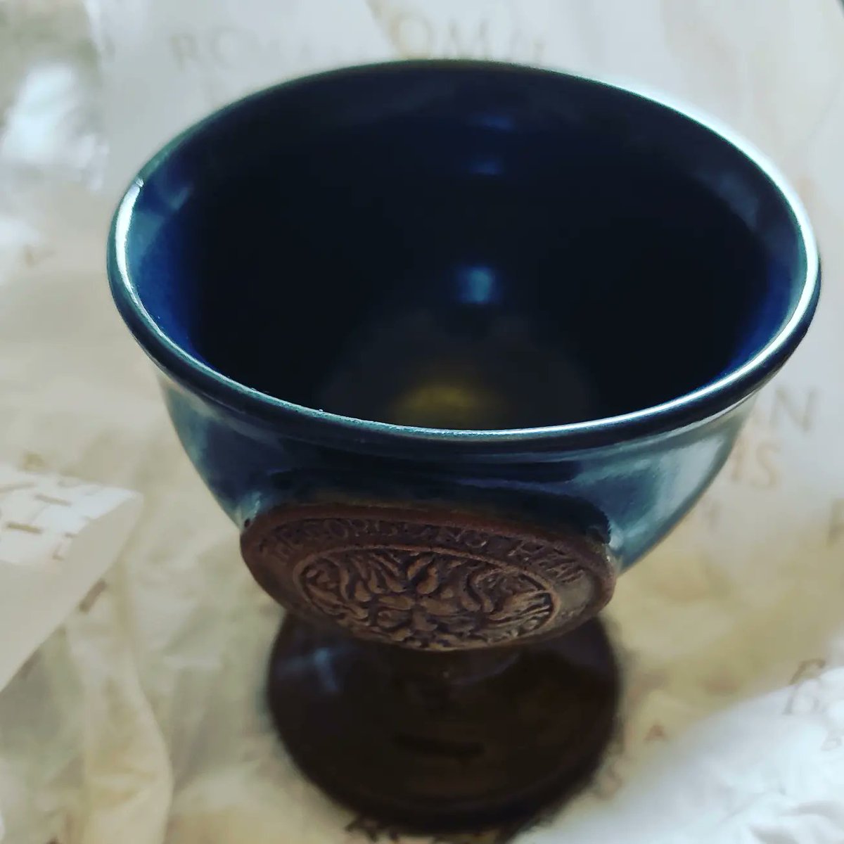 ConwyHistory's tweet photo. I'd finally unwrapped my goblet from @RomanBathsBath
It's so lush...as is the packaging. It'll be perfect for my mead #bath #baths #romanbaths #romab #goblet #chalice #mead #History #HistoryHolidays https://t.co/wCPs7Ed0wP