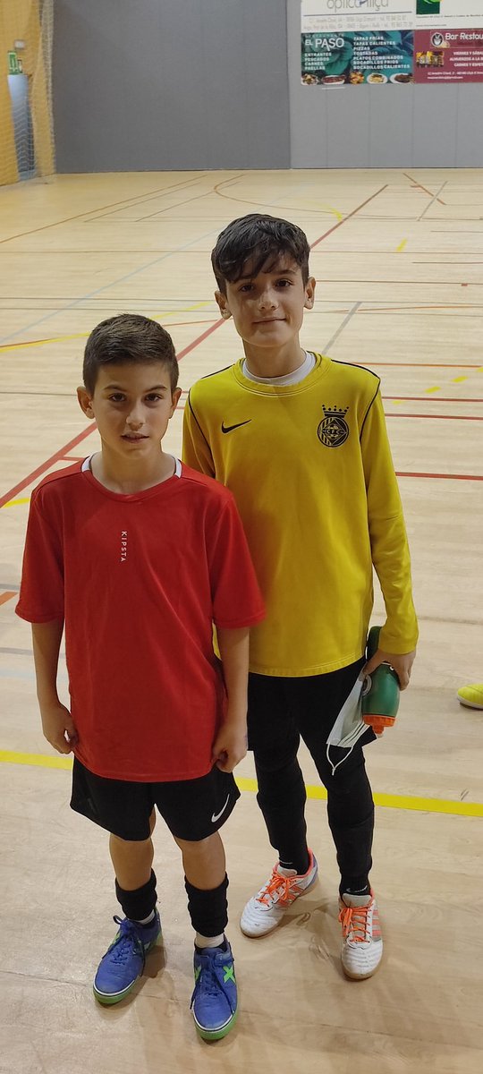 Chr_Futsal's tweet photo. Represtando en benjamines y alevines por el #vallesoccidental Izan y julen del @FsCerdanyolaFc @CERDANYOLAFC @FCF_CAT #comarcales https://t.co/B4Wk5MfW3e