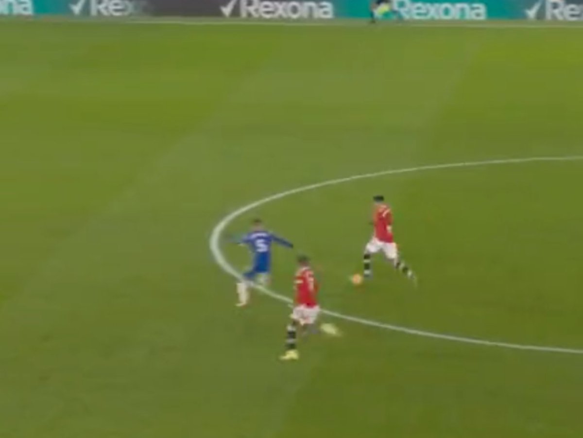 2Olegend's tweet photo. Sancho's first touch. Rashy is off https://t.co/rc8TbUJpRv