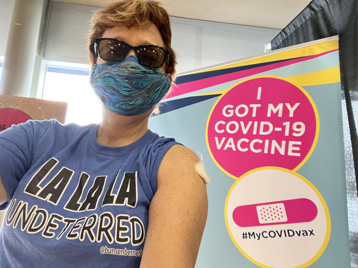 @bunsenbernerbmd just got my #Pfizer #COVID19 #BoosterVaccine! Feeling fine and ready for Omicron and the winter! Already have the flu shot 💉. #LaLaLaUndeterred!