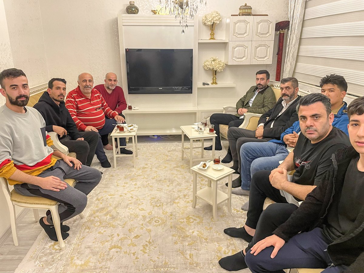 Zeytinburnu Ülkü Ocakları olarak, Ocak Başkanımız Sn.Fatih Ulu ile birlikte teşkilatımızdan Emirhan ve Ömer Baştuğ’un kıymetli ailesini ziyaret ettik. Misafirperverliklerinden ötürü teşekkür ederiz.
