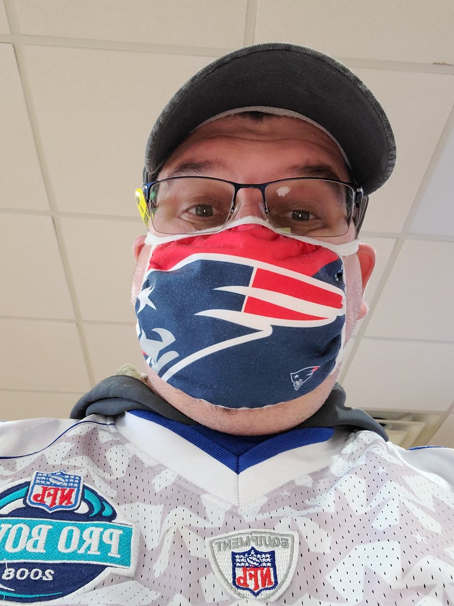 tomoose8's tweet photo. @Patswillwinit @GilletteStadium Not today. Wings and home on new 70" TV. Go Pats!!!!!! https://t.co/Y2KjQ4KtZw