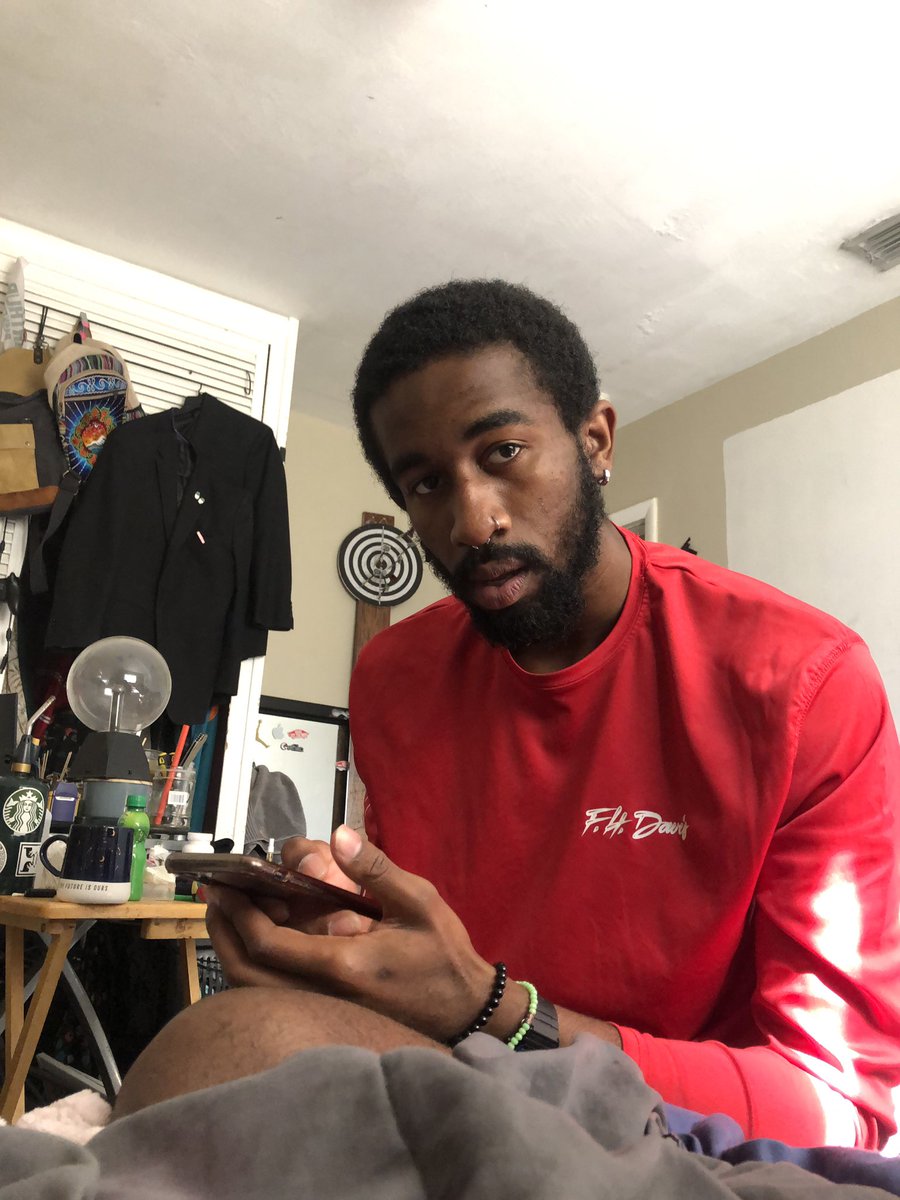 currency_kid's tweet photo. When she say go close the door https://t.co/7xJAtAOOgK