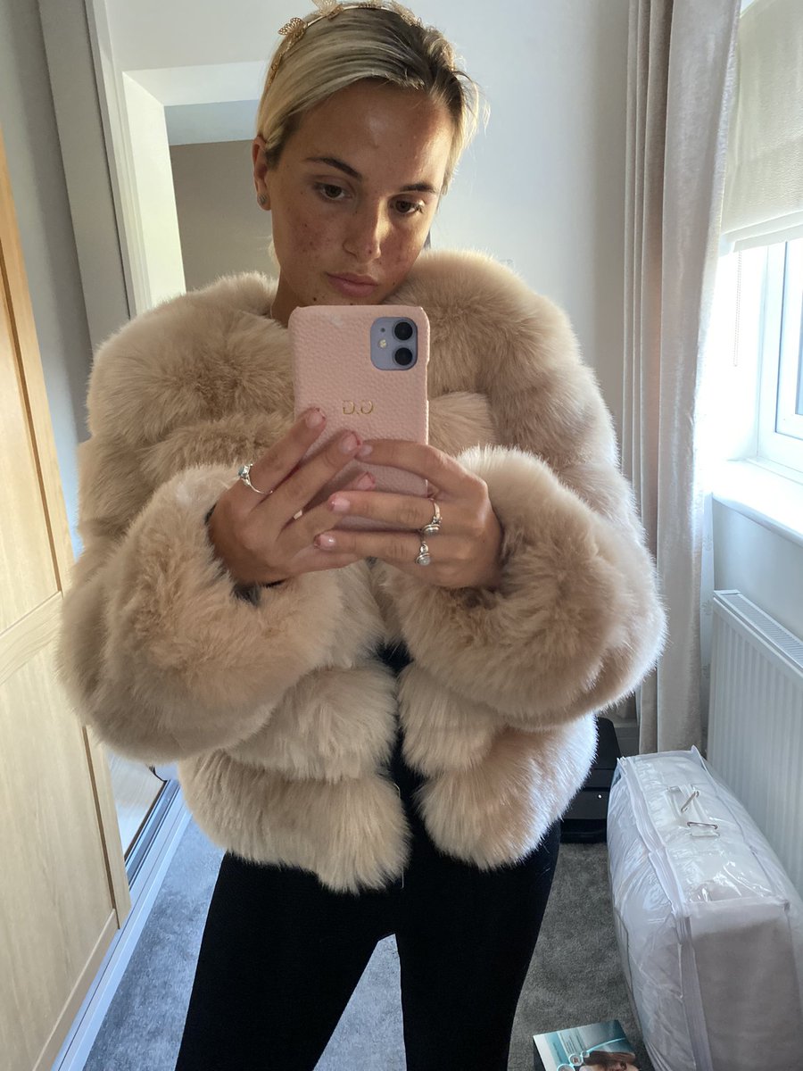 gracegrahamxx's tweet photo. @dressedbygg on Instagram takes 2 seconds to support a small business🥰 https://t.co/BcYwB5tIrY