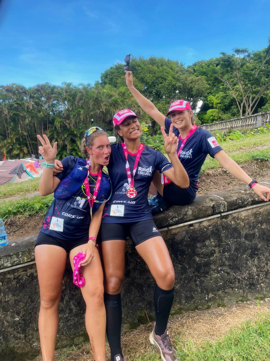 lecoqsportif's tweet photo. 🌺 Dernière journée pour Aurélie #Chaboudez et sa team ! #RaiddesAlizes
15km de train dans les plantations de cannes et de bananes avec 700m de dénivelé. 2h02 d’effort ! 🥵
Mais ça en valait la peine puisqu’elles arrivent à la 4ème place au classement général sur 65 ! 👏😍✨ https://t.co/50WohgbhK5