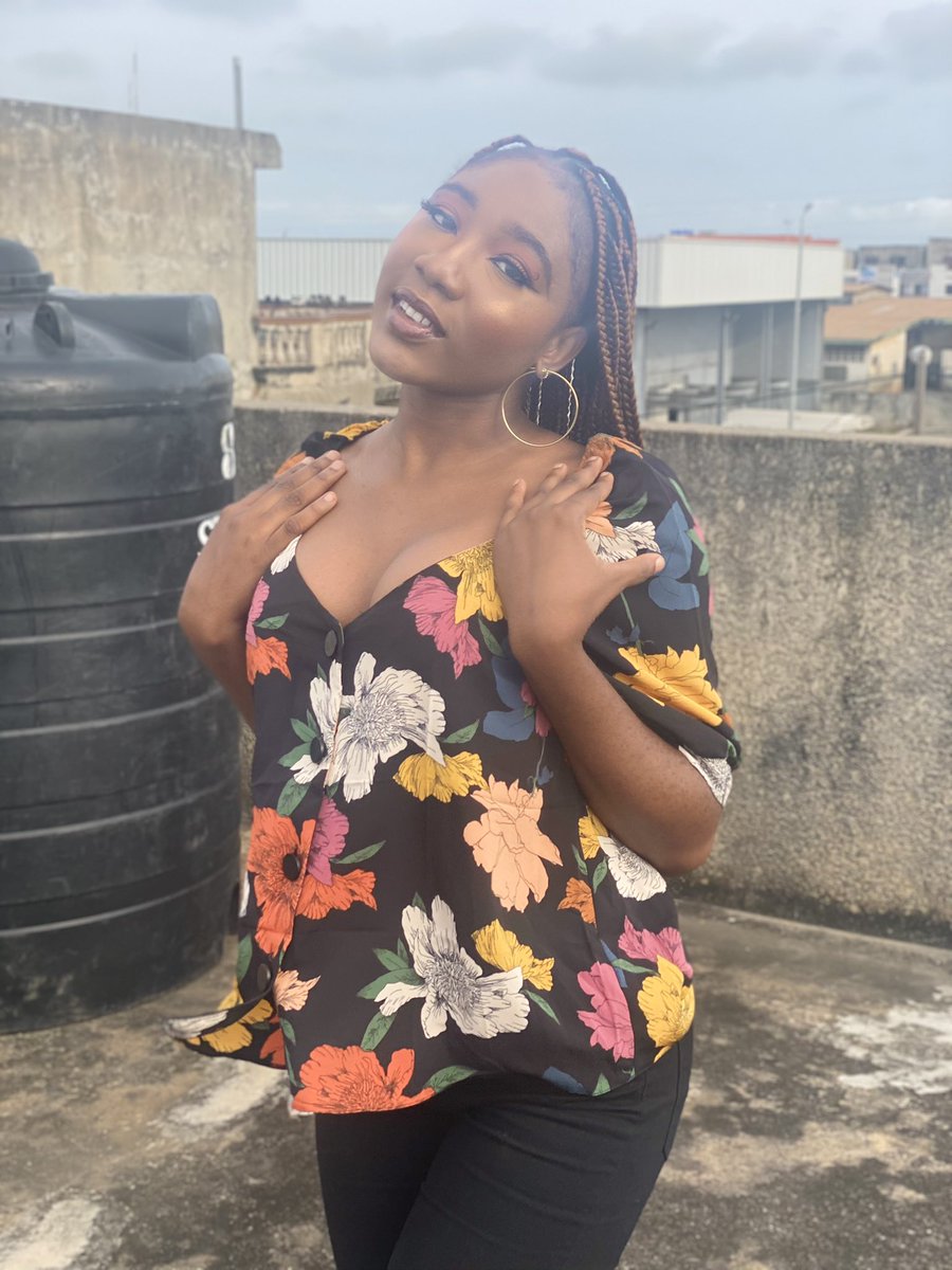 WillieFerdinan3's tweet photo. Hi twitter 🤍🤎💛………
.
#instagram #fallfits #stylehunters #smallblogsociety #bloggerbabe #ootdgals #inspiringoutfit #outfitinspiration #outfitdaily #outfitpost #drip #naturahairstyle #fashion #makeup #style #beauty #badestmelanin #prettygirls #pics #universdrip #braids https://t.co/crrm3I7qAb