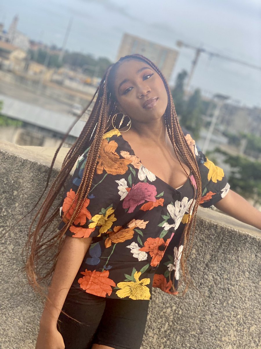 WillieFerdinan3's tweet photo. Hi twitter 🤍🤎💛………
.
#instagram #fallfits #stylehunters #smallblogsociety #bloggerbabe #ootdgals #inspiringoutfit #outfitinspiration #outfitdaily #outfitpost #drip #naturahairstyle #fashion #makeup #style #beauty #badestmelanin #prettygirls #pics #universdrip #braids https://t.co/crrm3I7qAb