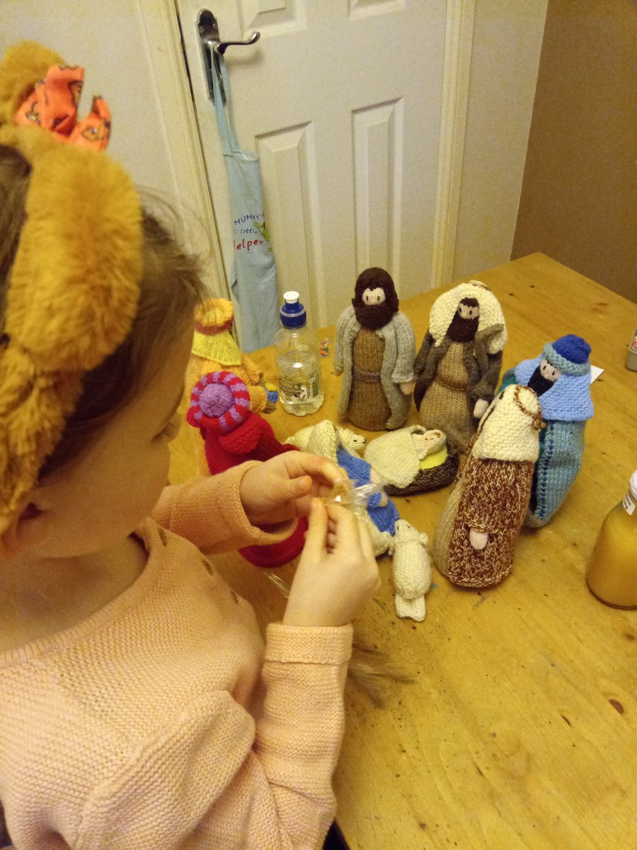 LucieLong20's tweet photo. @TranbyReception #AlphabetWeekends N/n here meant E checking the Nativity figures, made by her great grandma 20 years ago, are all present and correct ready for putting out on Christmas Eve, and today we learnt a little French - "il neige" at Donna Nook 😉🤣 https://t.co/SIaojgJtvh