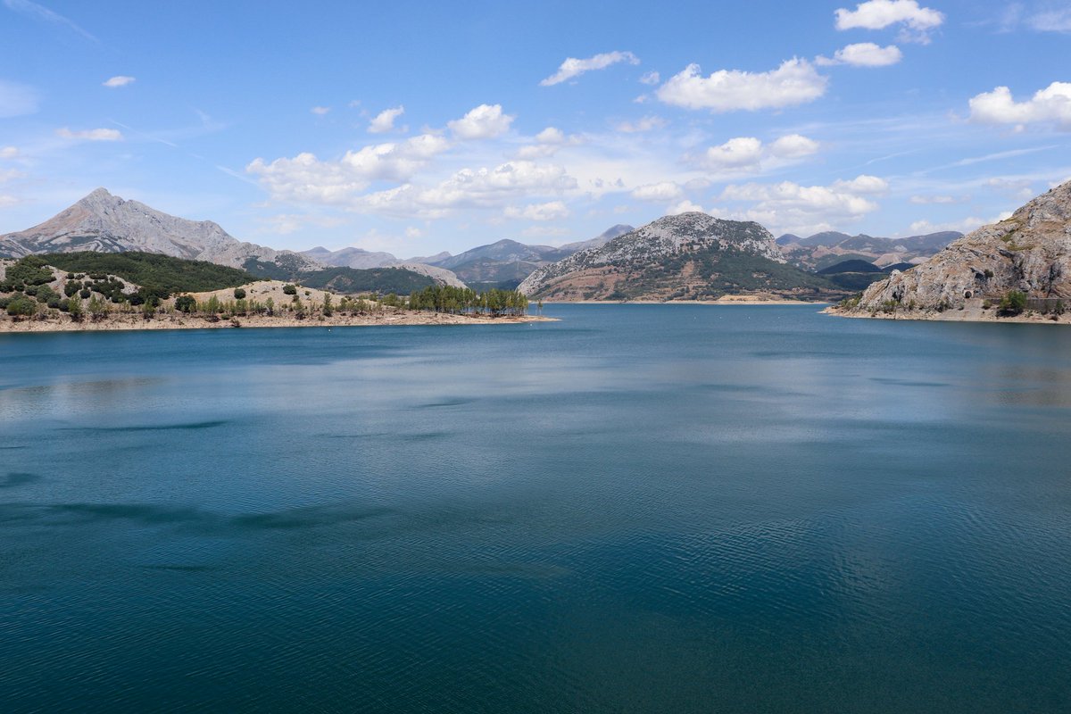 MagySalva's tweet photo. A veces aquello que no podemos entender, comienza a tener sentido con el paso del tiempo...🏞🏞
#embalsedeporma #leonespaña #boñar #vacaciones2020 #fotografia #lovetravel #disfrutadelavida #disfrutar #vivir #sentir #brillar #seryomisma #magysalvaphotography #magysalva https://t.co/mHk9r4irCP