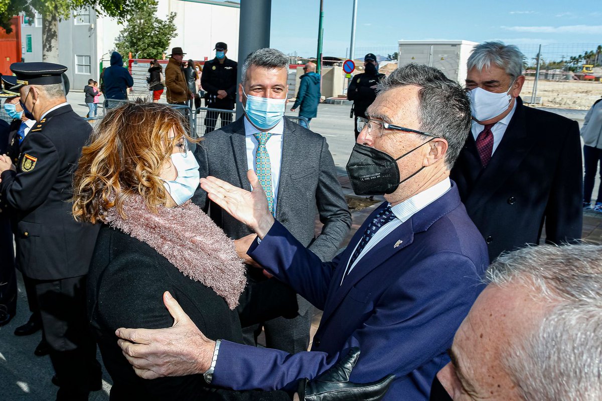 LiberalAlcanta's tweet photo. Hoy, en la inauguración de la placa que da nombre a la Avenida Regimiento Zaragoza 5 de Paracaidistas, con la asistencia del presidente @LopezMirasF , la vicepresidenta @ifranco , el diputado @Paco_Alvarez_G , el D.G. @JoseMLM1982 y los concejales @Alejandrodgl y @RosiqueDiego https://t.co/WCXZrV9wC6