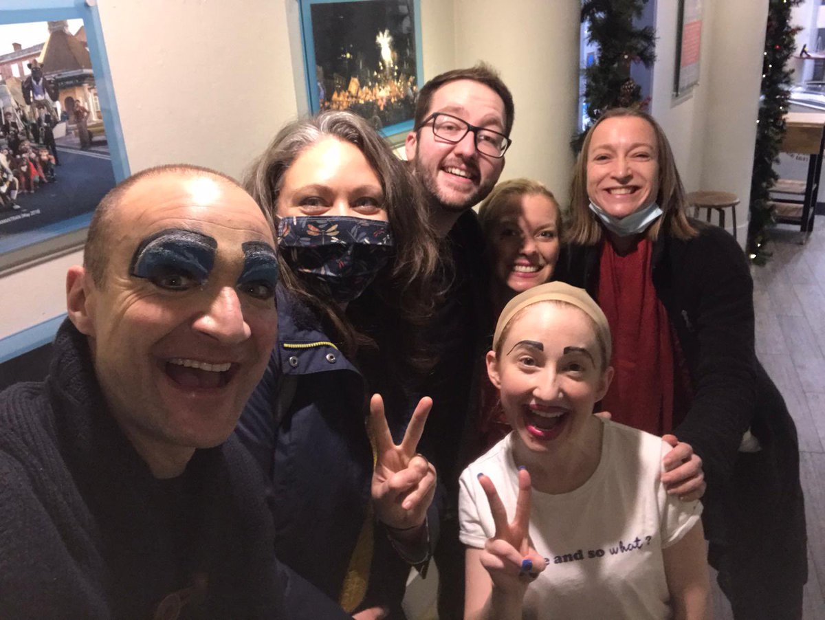 SLYtheatremaker's tweet photo. Oh Newbury you lucky people! Not 1, not 2, but FOUR brilliant @TheShowstoppers in 1 @CornExchange Panto. Huge congratulations to the entire Cinders team on stage &amp; off especially @thejustinbrett @SueHarrison123 @Ali_James22 &amp; @jordanclarkemus. Thanks @LucyTrodd for being my date! https://t.co/0ssyBLNSu4