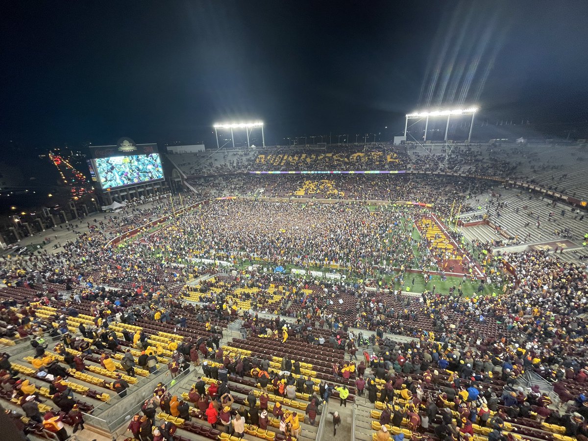 joellars21's tweet photo. There are hundreds (yes, hundreds!) of people that work to help make the @GopherFootball gameday environment special for our fans - shoutout to everyone involved yesterday! #Gophers https://t.co/Z9UUq9RhcW
