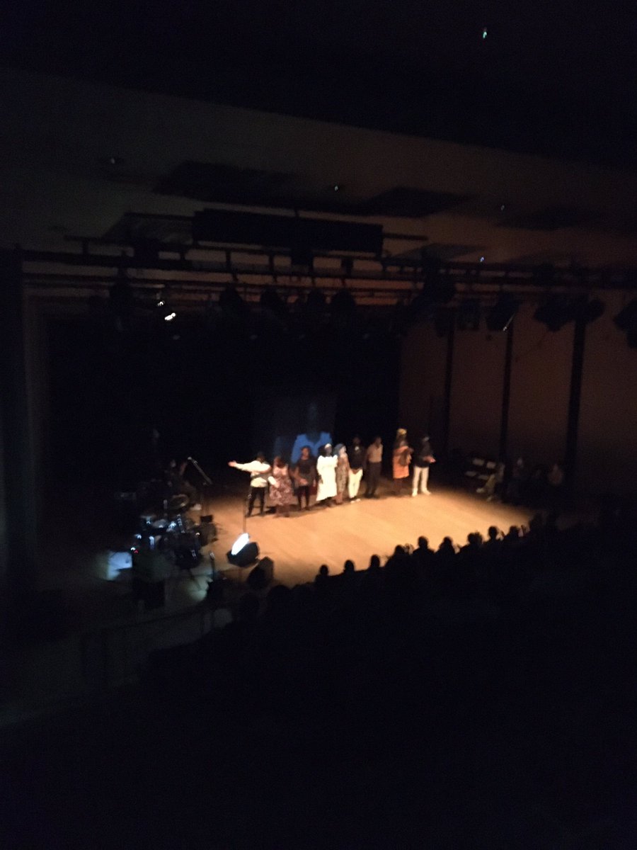 C’est la clôture du festival avec Valérie Goma et sa compagnie La Ruche en musique et en chanson !