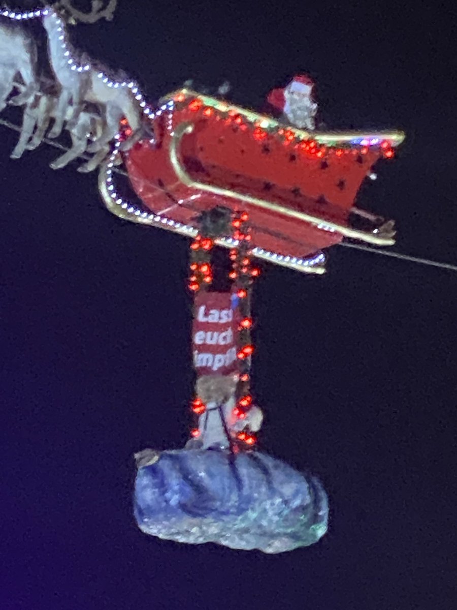 Great message from Santa Clause at christmass market in Saarbrücken/Germany: Get yor fucking shot!
#corona #Christmas #fuckcorona #IQvsCorona