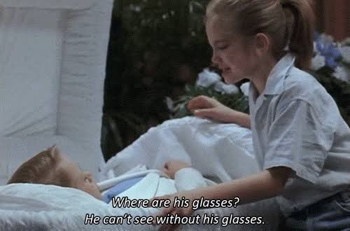 Todos cuando le quitaron los lentes al vato de Whitest Boy Alive hace mil años.