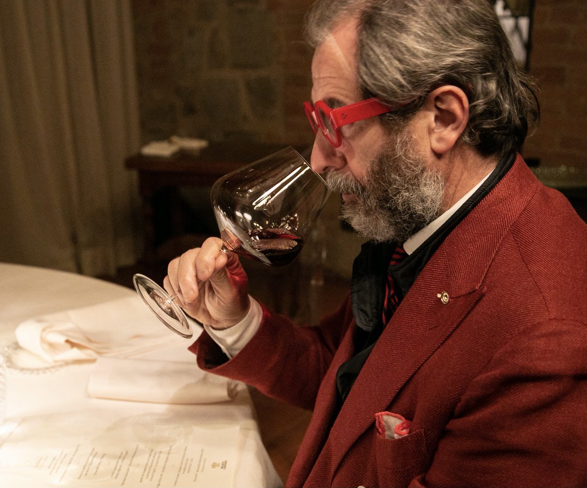 WineNewsIt's tweet photo. Oggi ancora #assaggi #WineNews a #BenvenutoBrunello2021 (@ConsBrunello) a #Montalcino, un #vino e un #territorio in grande spolvero, anche grazie al giudizio nel calice della “super” #Riserva2016 e della “buona” #annata2017, pronte ad affrontare i mercati da gennaio 2022 https://t.co/Wa7PC8SOVk