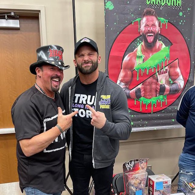 TheMattCardona's tweet photo. Our paths have never crossed in the 18 years I’ve been in this business, so it was so great meeting @REALbuffbagwell yesterday at @wrestlecade. #BuffDaddy and #ZackDaddy! https://t.co/x4R9KOtSuw
