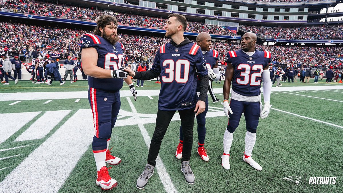 Patriots's tweet photo. Got the 2021 @MLS Goalkeeper of the Year on our side today as honorary captain. 

@headdturnerr | #NERevs https://t.co/VYkRjwUjwO
