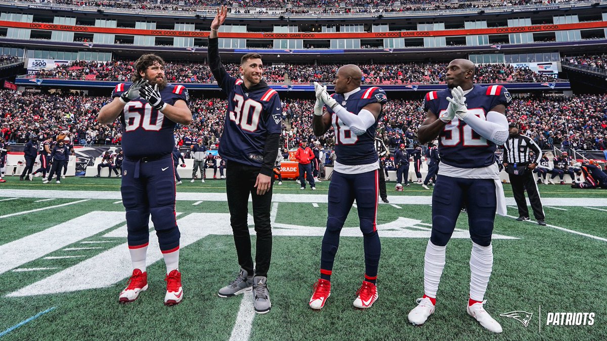 Patriots's tweet photo. Got the 2021 @MLS Goalkeeper of the Year on our side today as honorary captain. 

@headdturnerr | #NERevs https://t.co/VYkRjwUjwO