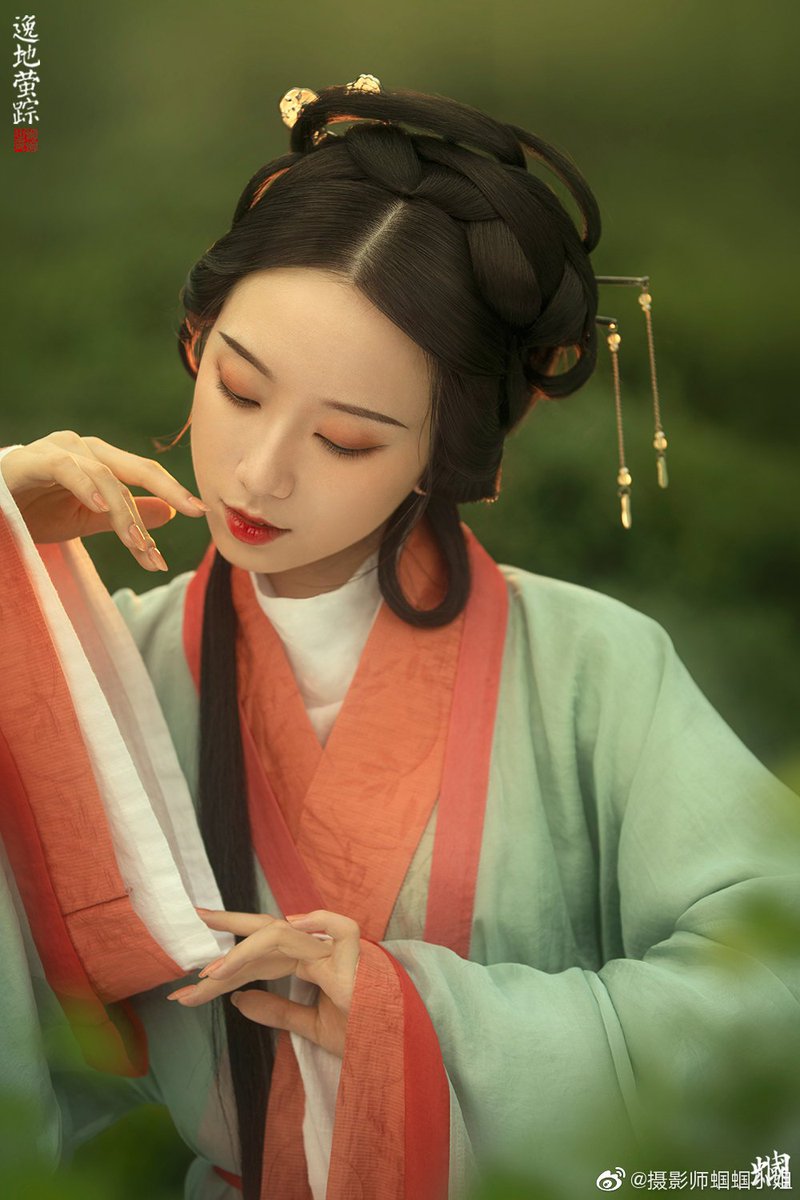 Cecelia_zhang0's tweet photo. 『漢製•直裾』
Traditional female clothes • Zhiju • Han Dynasty
#傳統文化 #汉服挑战 #中華風 #China #汉服 #漢服 #한푸 #中国 #中国风 #Chinese #ChineseCulture #hanfu_challenge #hanfu #chinesedrama #cdrama #chinesestyle https://t.co/BxgZ4yi0TD