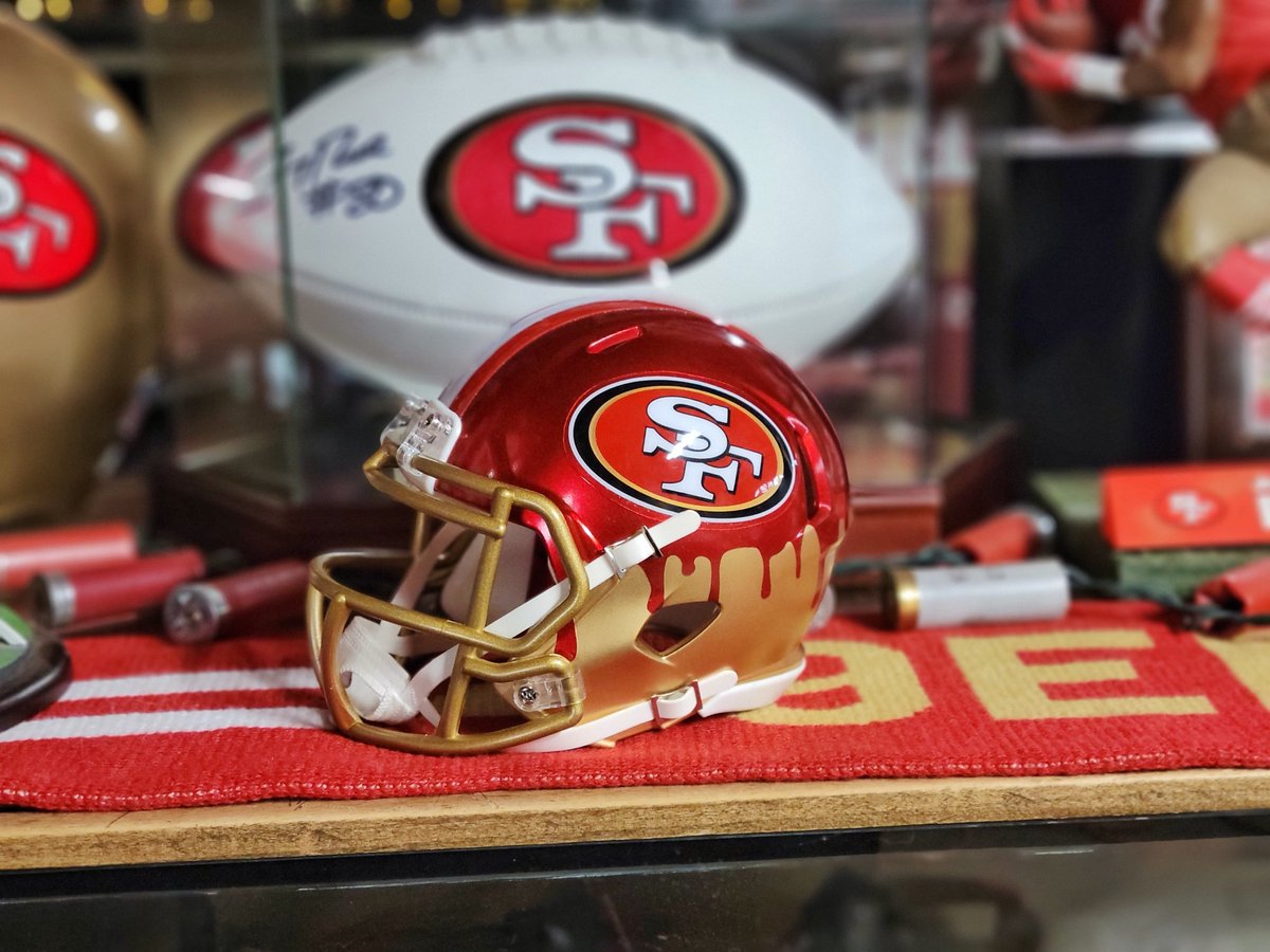 Inspector_Dabit's tweet photo. Check out my customized Flash Drip Mini Helmet! 
First one ever customized! 

My friend @craighill182 over @flipyourlidsuk did an amazing job...

Please give them a follow and hit him up for any work..
#FTTB #FaithfulGear #Drip https://t.co/QHXvfxxrHX