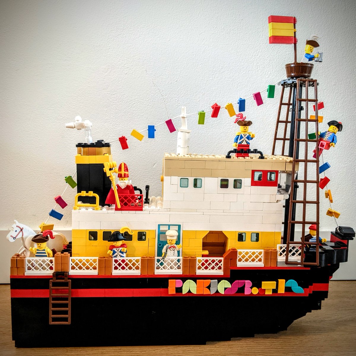 RobZutt's tweet photo. #pakjesboot12 #Sinterklaas #LEGO #fatherdaughtertime @LEGO_Group https://t.co/dtmvdziGqp