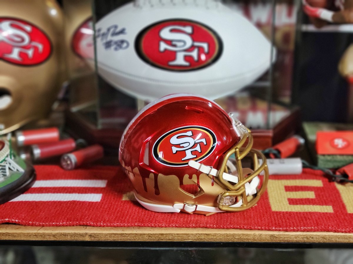 Inspector_Dabit's tweet photo. Check out my customized Flash Drip Mini Helmet! 
First one ever customized! 

My friend @craighill182 over @flipyourlidsuk did an amazing job...

Please give them a follow and hit him up for any work..
#FTTB #FaithfulGear #Drip https://t.co/QHXvfxxrHX