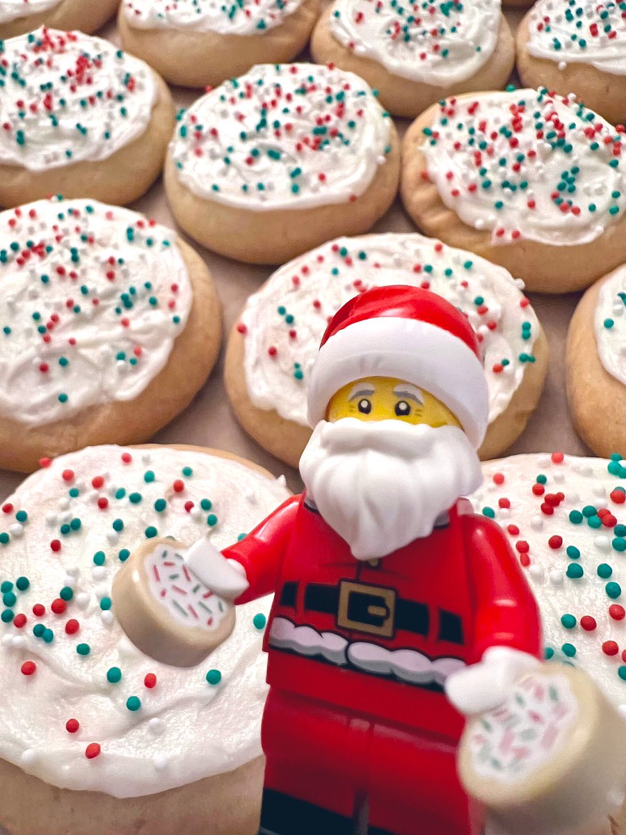 BrickSketcher's tweet photo. I made some new cookies! 🎄 https://t.co/rAPIYyYNAy
