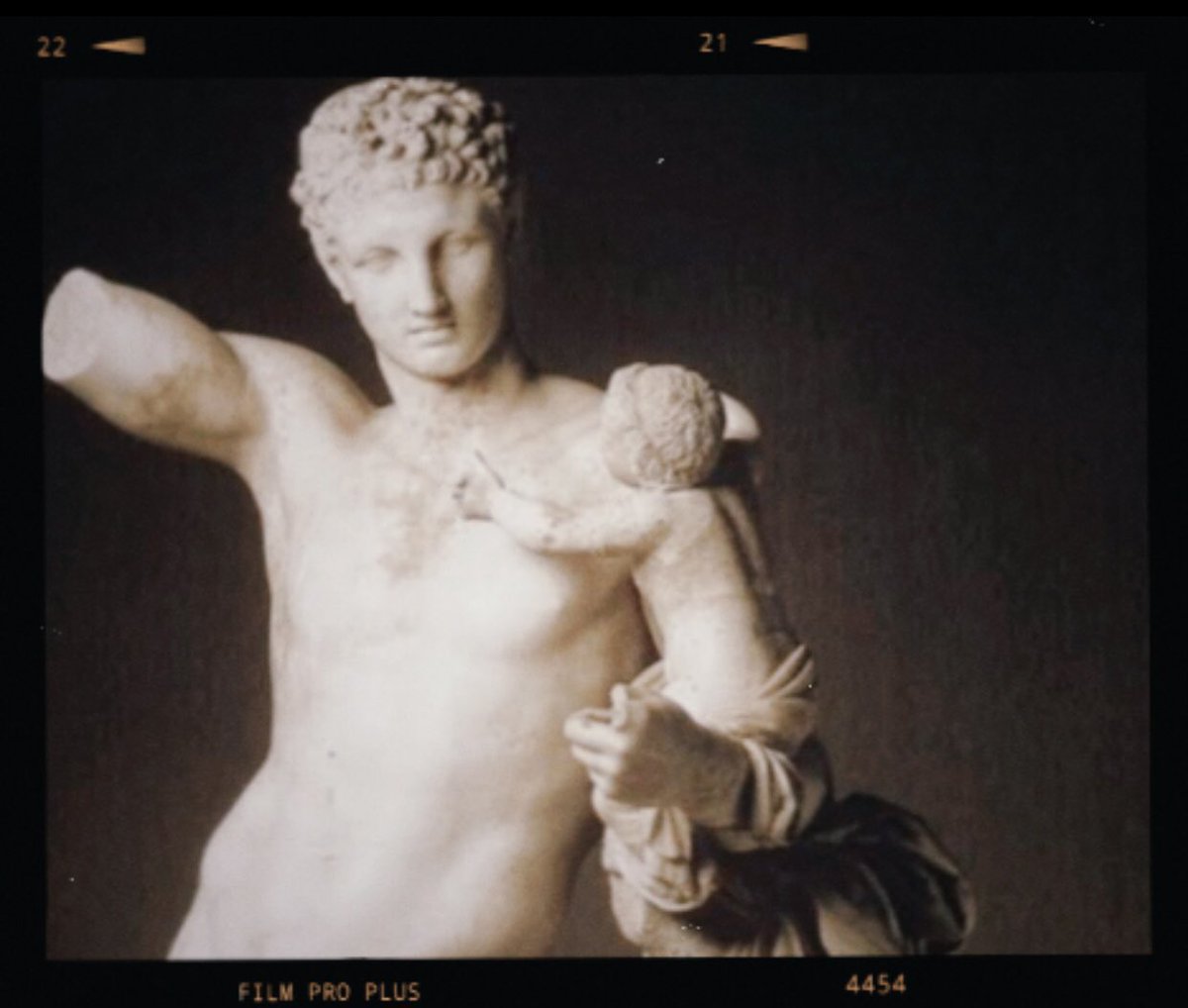 Гермес про. Гермес статуя. Гермес, Эрмий боги торговли. Гермес с Дионисом. Гермес внешность.
