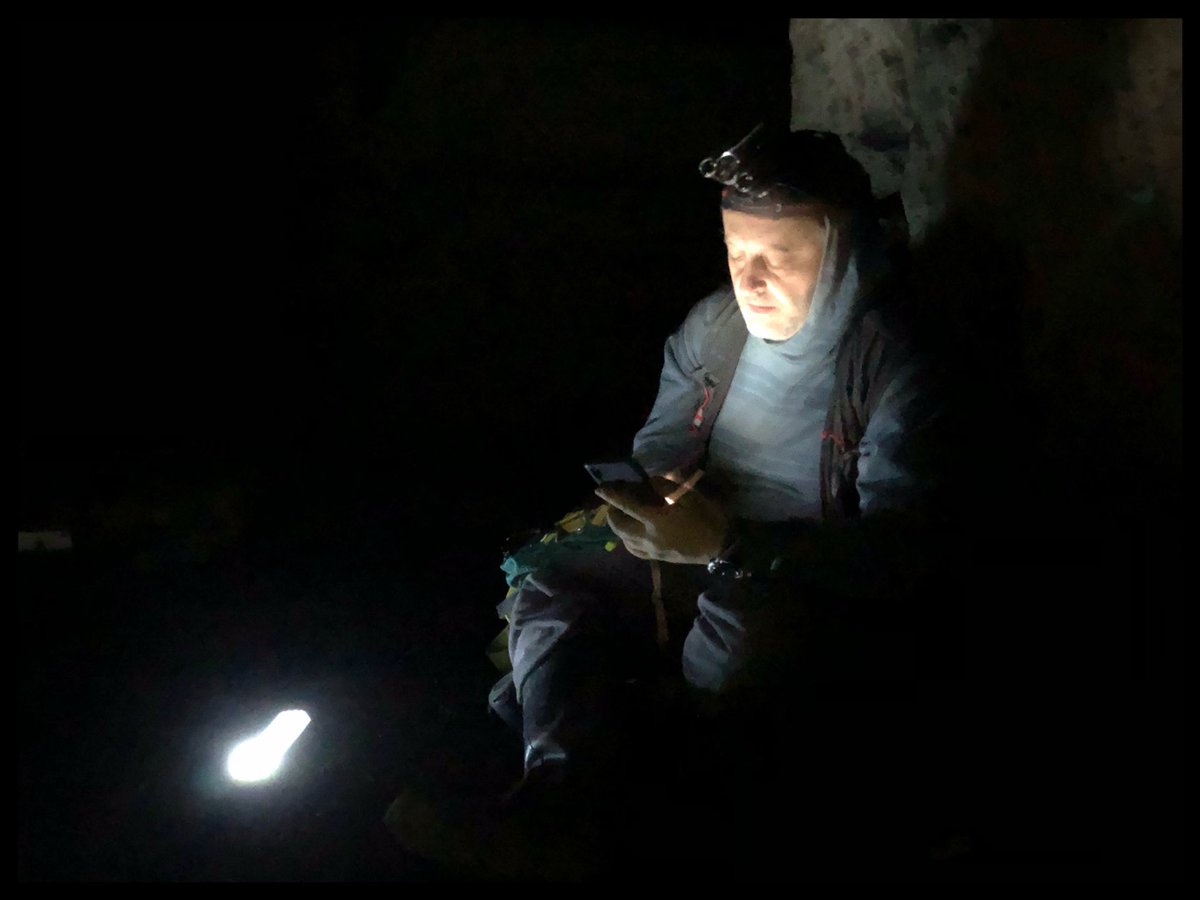 FredPanserrieu's tweet photo. Fêter les 50 piges d’un pote #cataphile rencontré sous Paris au début des 90’. Crapahuter toute la nuit 15 mètres sous terre. Faire 10 bornes entre boue, calcaire et remblais. Redécouvrir l’une des plus grandes carrières souterraines d’IDF. Dormir 4 heures. Et kiffer ça. https://t.co/CK111Kj2nJ