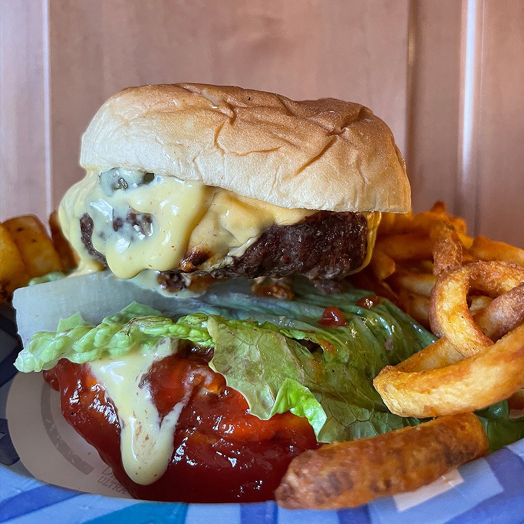 SchweidAndSons's tweet image. Burger 101: 🍔 Lettuce on TOP. What other musts are there in making The Very Best Burger? This Burger was messy &amp;amp; delicious!
.
.
#burger101 #burgertips #schweidandsons #burger #cheeseburger #burgerandfries #cheeseburger #messyburger