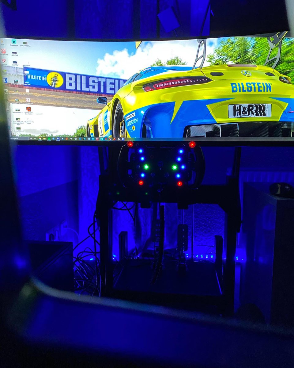 Lucas_Mueller23's tweet photo. 🟡ITS DONE🔵
I finally decided to give my rig a little upgrade to be well prepared for next year🔥
Thanks to #virtualracinglounge for the speedy delivery of my new @Simucube 2 Pro wheelbase and my @Cube_Controls Formula Pro wheel👊🏻 https://t.co/uSHHBfItrc